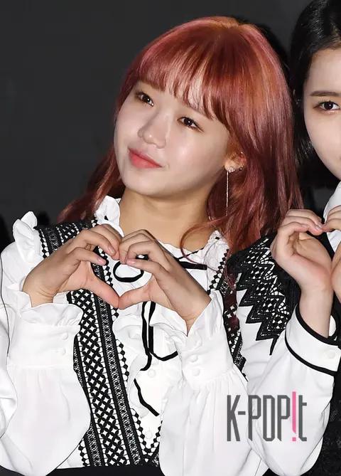 Weki Meki, Choi You-jung — Wiki Miki Moheit Premiere