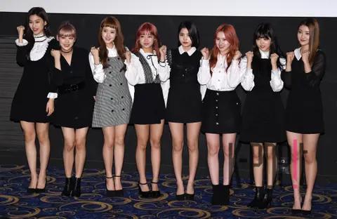 Weki Meki — Wiki Miki Moheit Premiere
