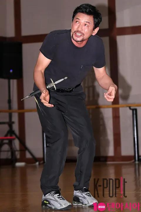 Hwang Jung-min — Richard III Rehearsal Studio Open
