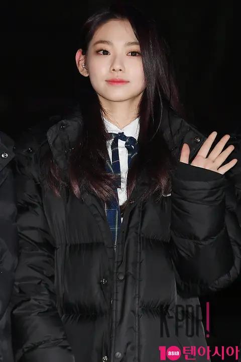 gugudan, Mina — Music Bank Arrival