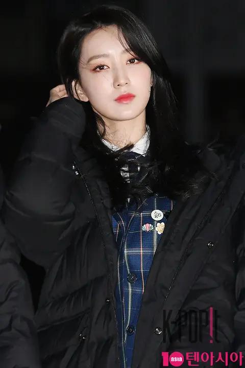 gugudan, Hana — Music Bank Arrival