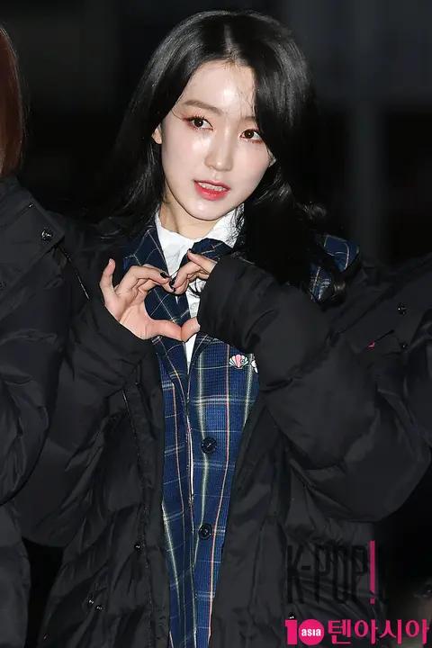 gugudan, Hana — Music Bank Arrival