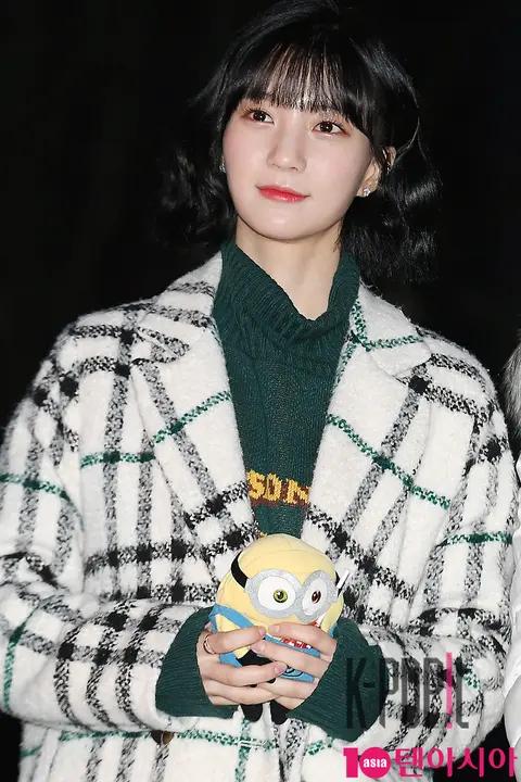 OH MY GIRL, Bini — Music Bank Arrival