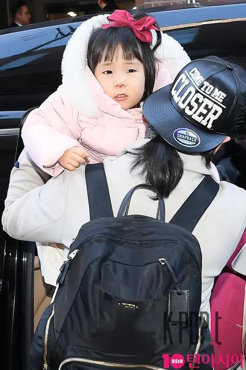Ro-hee — Taeyang, Min Hyo-rin Wedding Guest — 2018-02-03
