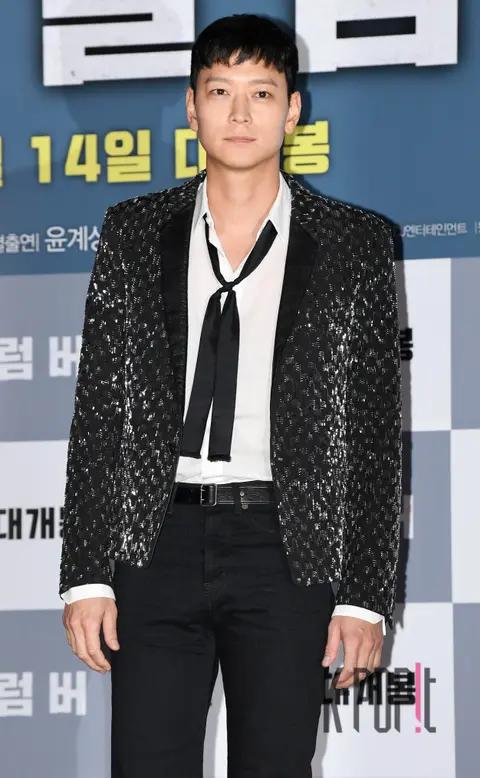 Kang Dong-won — Golden Slumber Press Screening