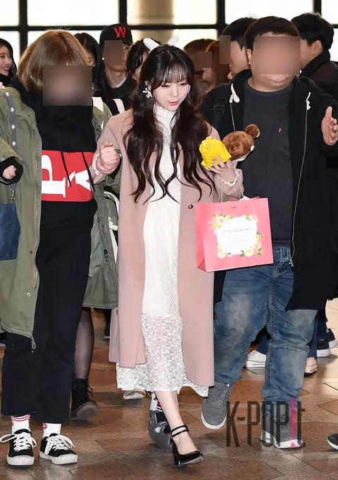 Lovelyz, K — Airport