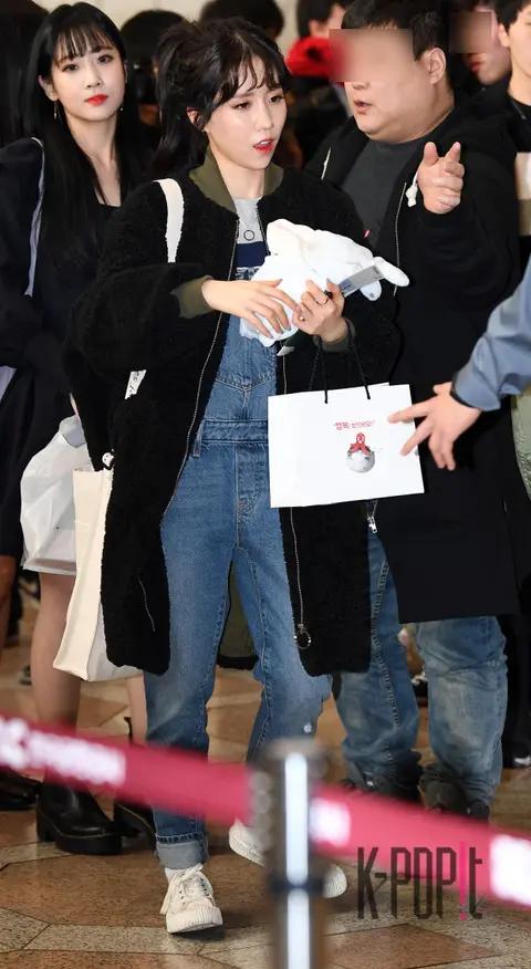 Lovelyz, Jin (BTS) — Airport