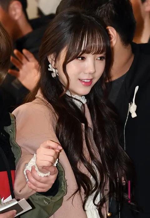 Lovelyz, K — Airport