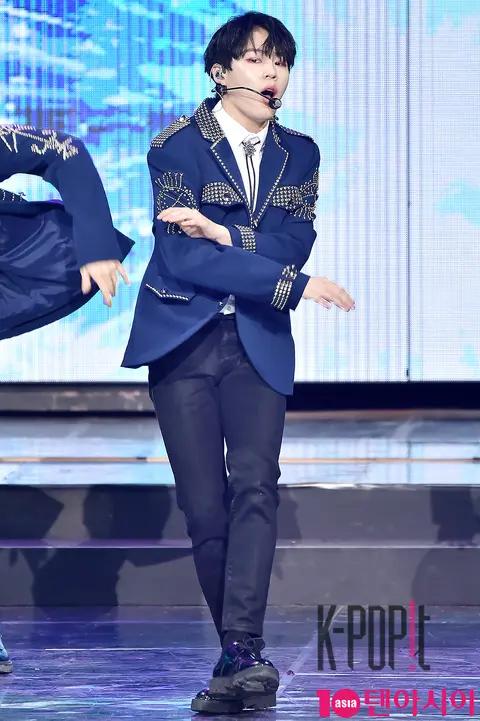 Wanna One, Ha Sung-woon — Gaon Chart Red Carpet