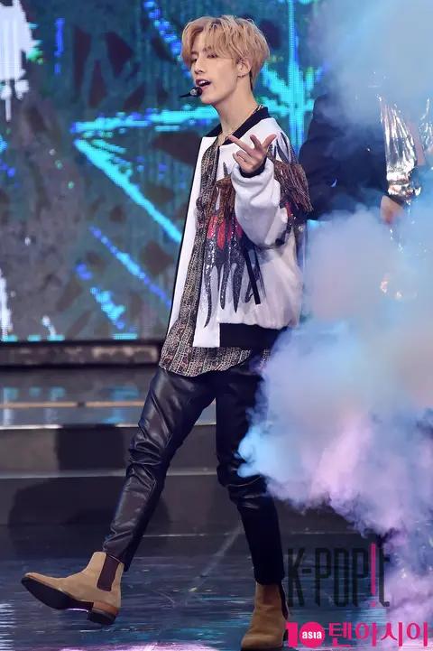GOT7, Mark — Gaon Chart Red Carpet