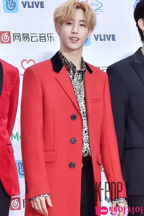 GOT7, Mark — Gaon Chart Red Carpet