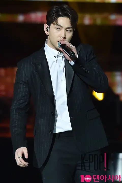 NU'EST W, Baek Ho — Gaon Chart Red Carpet