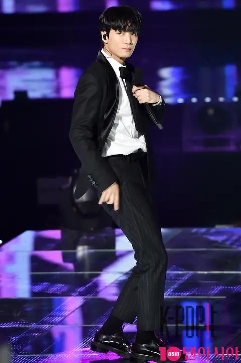 NU'EST W, Jonghyun — Gaon Chart Red Carpet