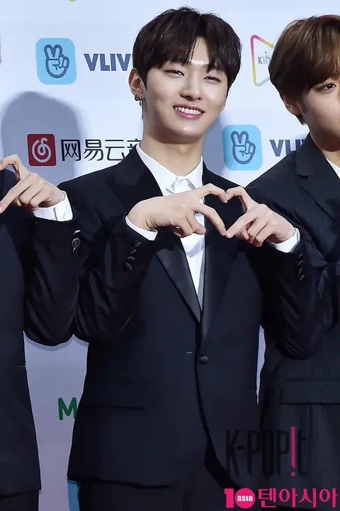 Wanna One, Yoon Ji-sung — Gaon Chart Red Carpet