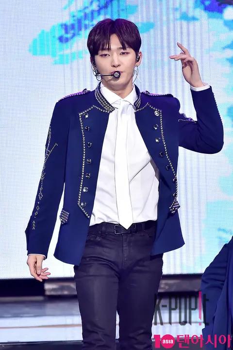 Wanna One, Yoon Ji-sung — Gaon Chart Red Carpet