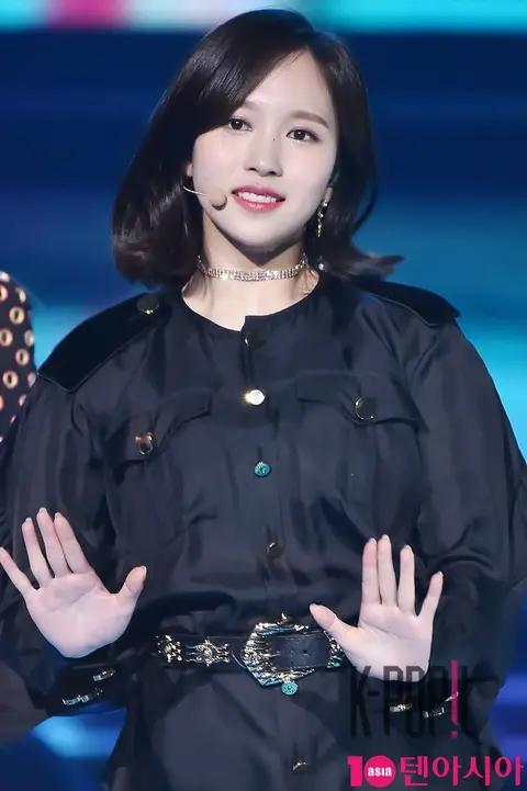 TWICE, Mina — Gaon Chart Red Carpet