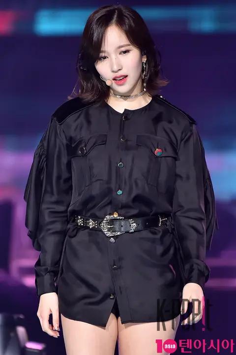 TWICE, Mina — Gaon Chart Red Carpet
