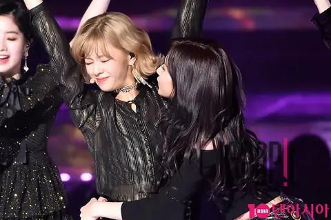 TWICE, Jeongyeon, Sana — Gaon Chart Red Carpet