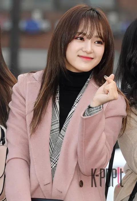 gugudan, Mina — Music Bank Arrival