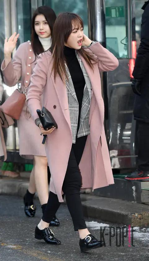 gugudan, Se-jeong — Music Bank Arrival