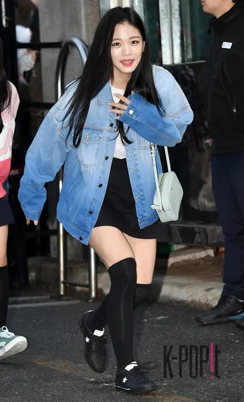 fromis_9, Lee Chae-young — Music Bank Arrival