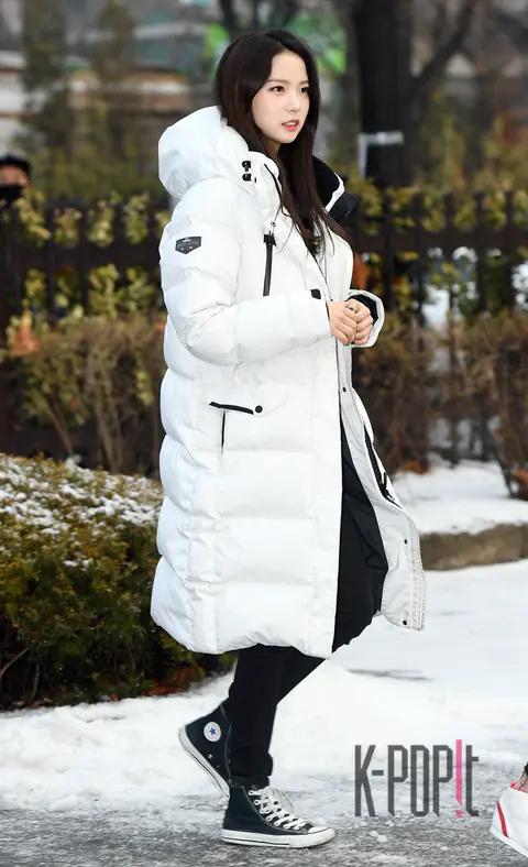 CLC, Choi Yu-jin — Music Bank Arrival