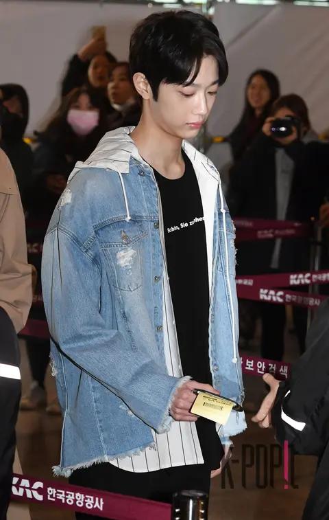 Wanna One, Lai Guanlin — Airport