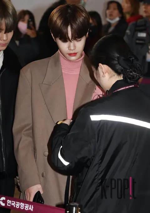 Wanna One, Lee Dae-hwi — Airport