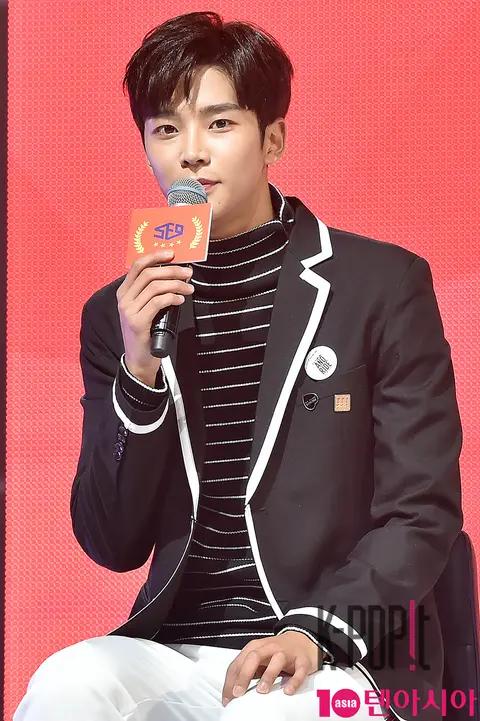 SF9, Rowoon — SF9 Showcase
