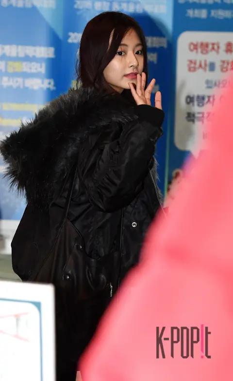 TWICE, Tzuyu (TWICE) — Airport