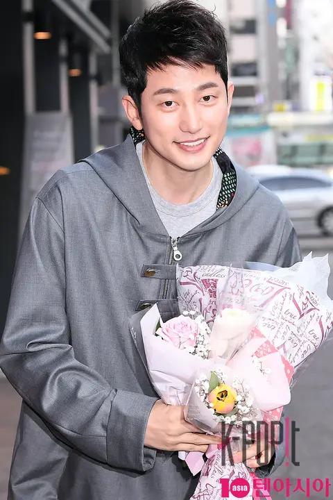 Park Si-hoo — My Golden Life Wrap Party