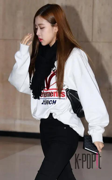 BLACKPINK, ROSÉ — Airport