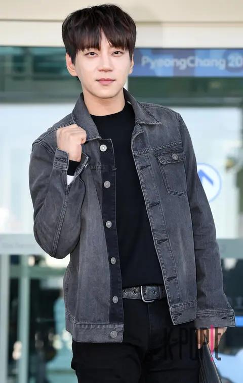 Hwang Chi-yeul — Airport