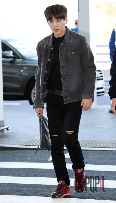 Hwang Chi-yeul — Airport