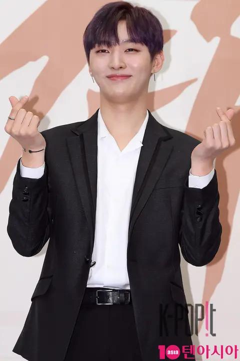 Wanna One, Yoon Ji-sung — Wanna One Press Conference