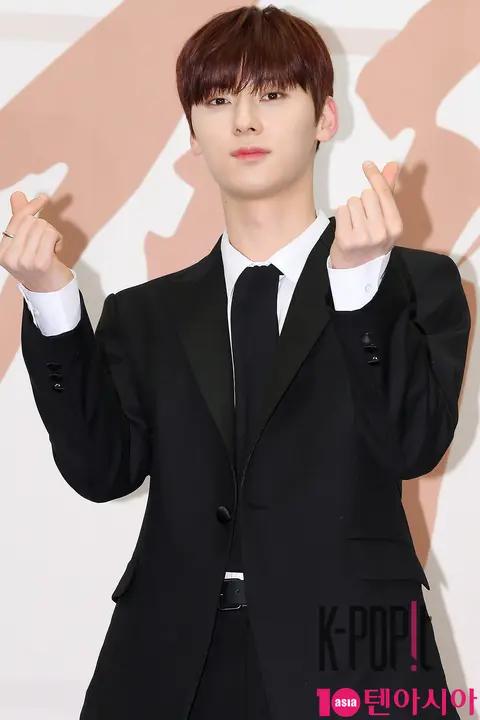 Wanna One, Hwang Min-hyun — Wanna One Press Conference