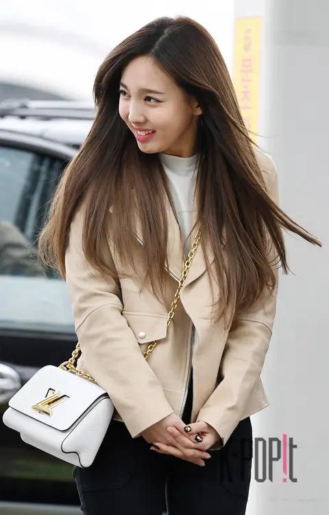 TWICE, Nayeon (TWICE) — Airport