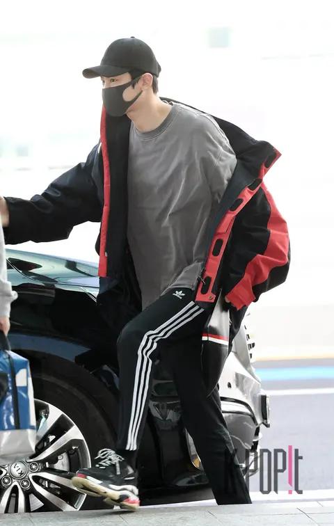 EXO, Chanyeol — Airport