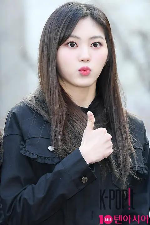CLC, Kwon Eun-bin — Music Bank Arrival
