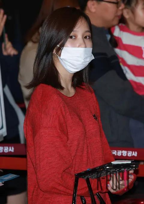 TWICE, Mina — Airport