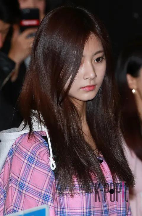TWICE, Tzuyu (TWICE) — Airport