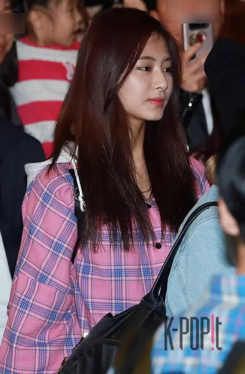 TWICE, Tzuyu (TWICE) — Airport