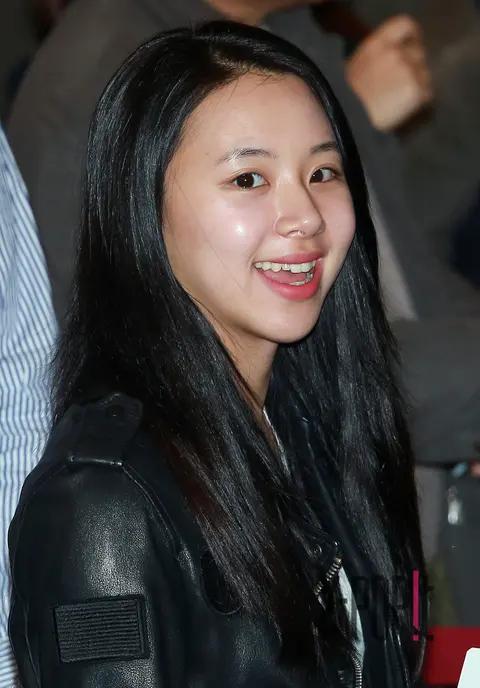TWICE, Chaeyoung — Airport
