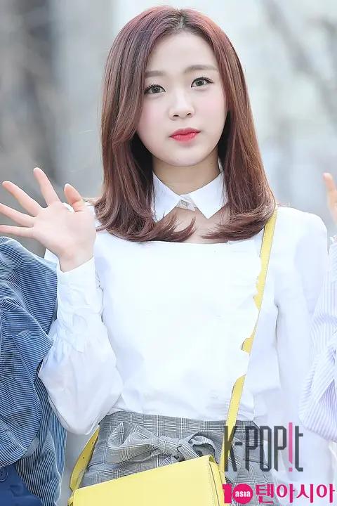 APRIL, Jinsol — Music Bank Arrival