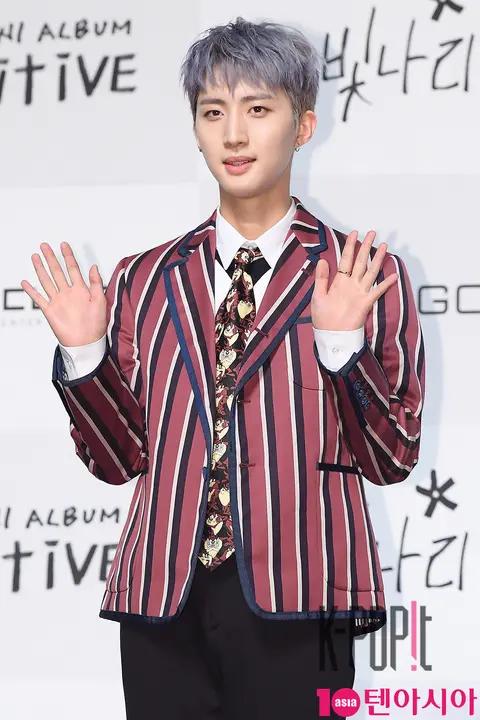 PENTAGON, Hui — PENTAGON Showcase