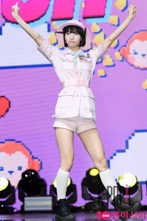 Banhana (OH MY GIRL), Bini — OH MY GIRL Showcase