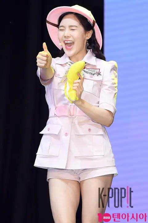 Banhana (OH MY GIRL), HyoJung — OH MY GIRL Showcase