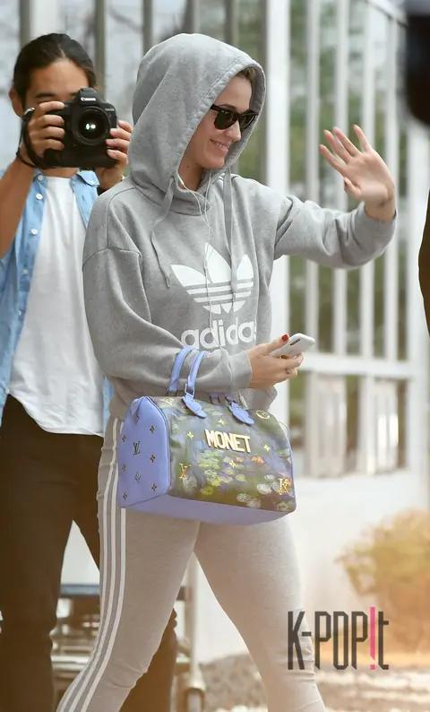 Katy Perry — Airport