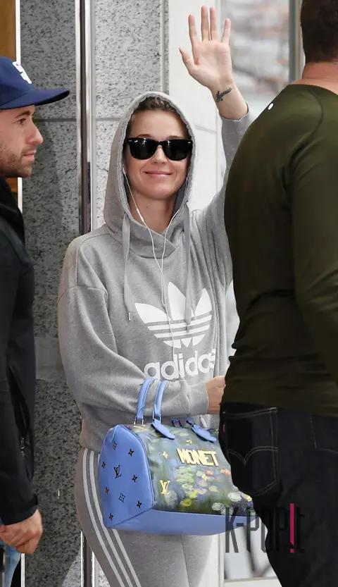 Katy Perry — Airport