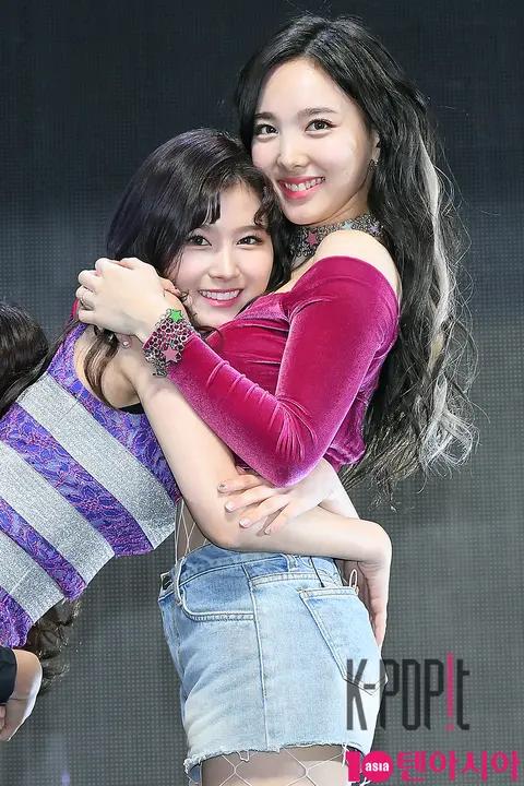 TWICE, Sana, Nayeon (TWICE) — TWICE Showcase